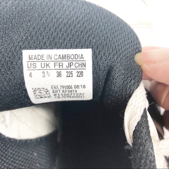 Boys Adidas Sneaker size 4 - Picture 4 of 8